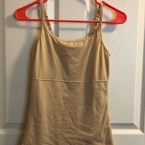 Shape wear tank